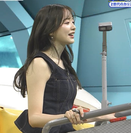 森香澄 黒いブラ