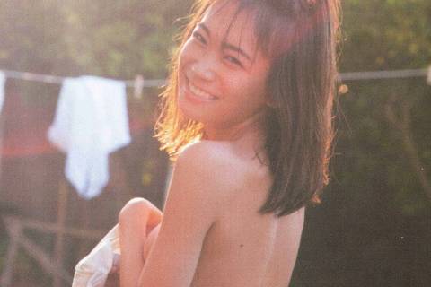 秋元真夏、手ブ