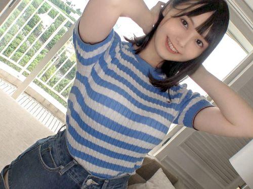 おっぱい触られ