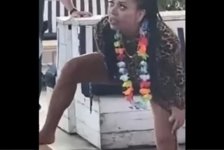 パーティーで自慰行為