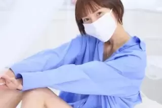 全裸シャンパンタワー