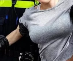 【画像】巨乳のお姉さ