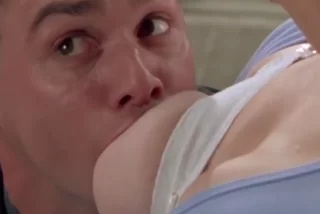 男性がずっとおっぱい