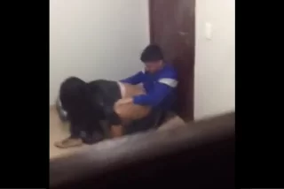 ドアの前でセックスし
