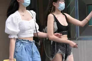 【盗撮】公衆の面前で
