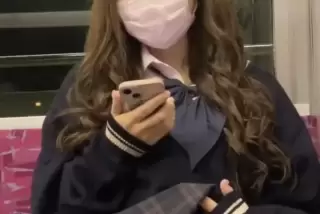 【画像】 電車内でJK